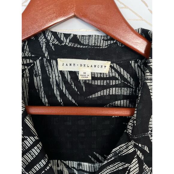 Jane and Delancey Black White Tropical Button down Shirt Flowy Casual Sz Medium - Picture 5 of 15